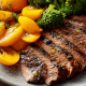 Carne salteada tropicália