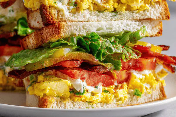 Sanduíche de Omelete ao Curry