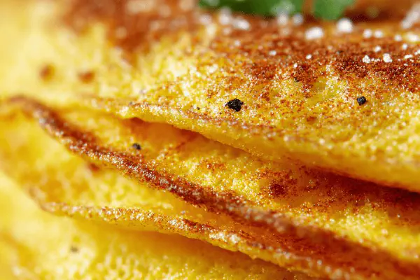 Bifes de Presunto com Molho Cremoso de Sálvia