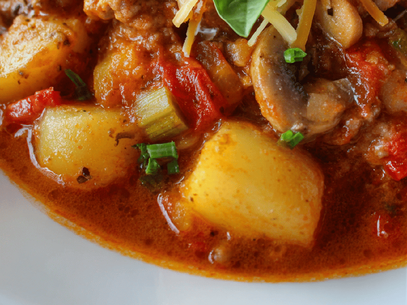 Legumes com bolinhos suínos