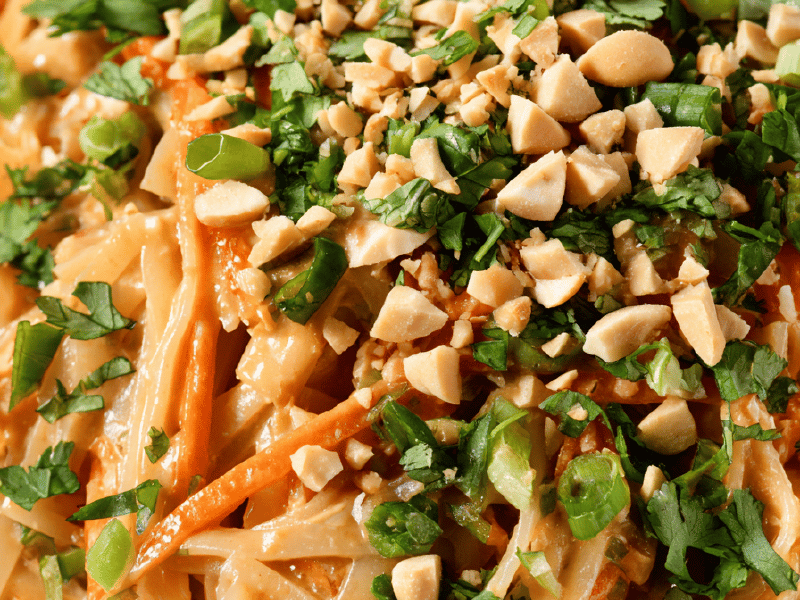 Macarrão Asiático com Cenoura e Pasta de Amendoim