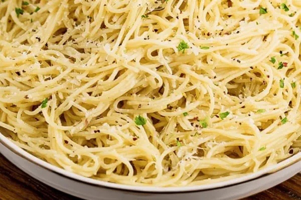 Massa cremosa com limão e aspargos