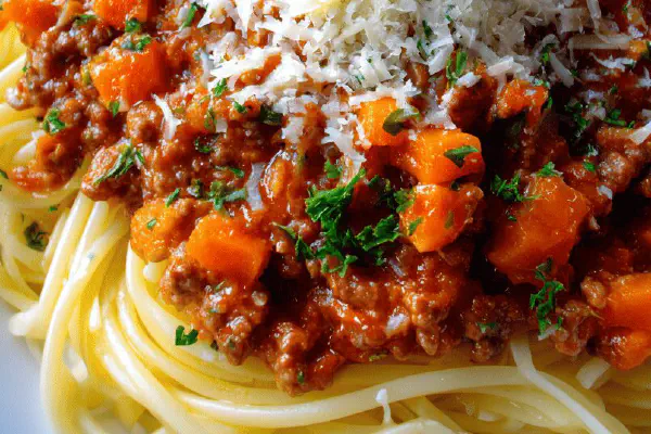 Pappardelle com coelho cozido