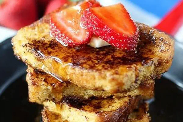 Ovos mexidos no abacate