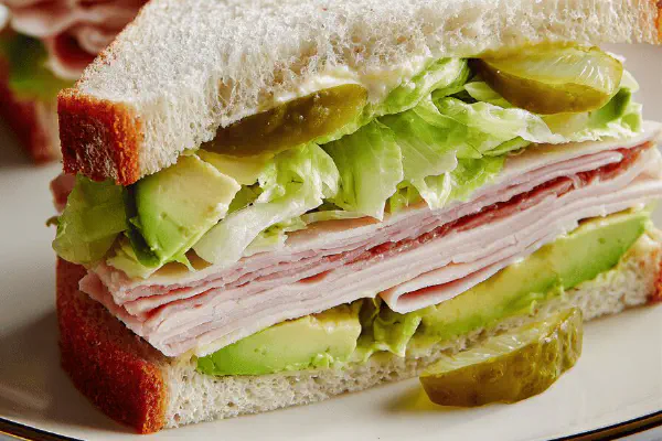 Sanduíche de presunto e ovo